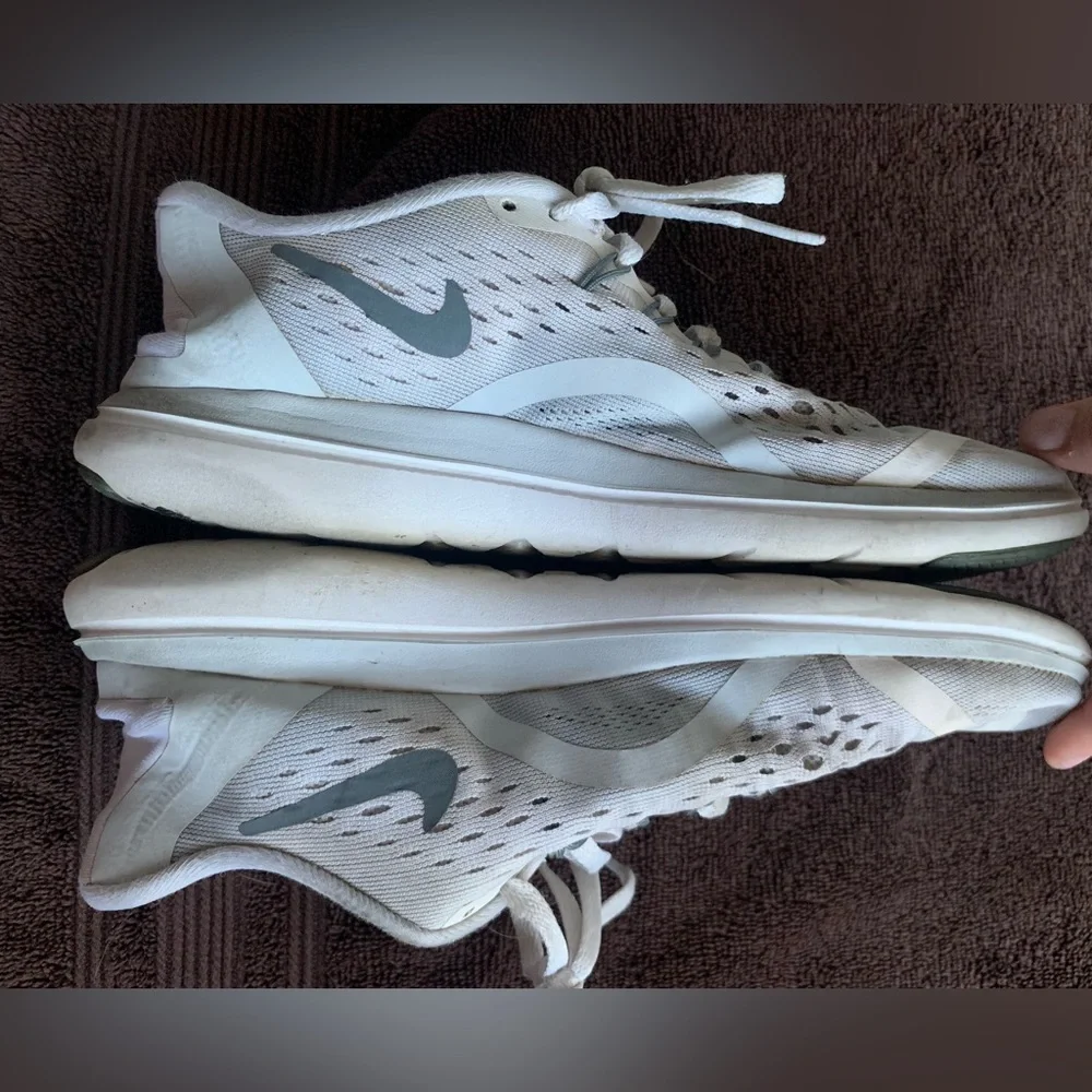 Nike Flex 2017 Run Athletic Shoes White Gray Low Top Running - Women’s Size 6.5